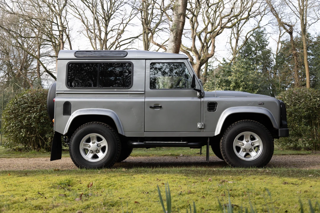 2013 Land Rover Defender 90 - Image 8 of 31