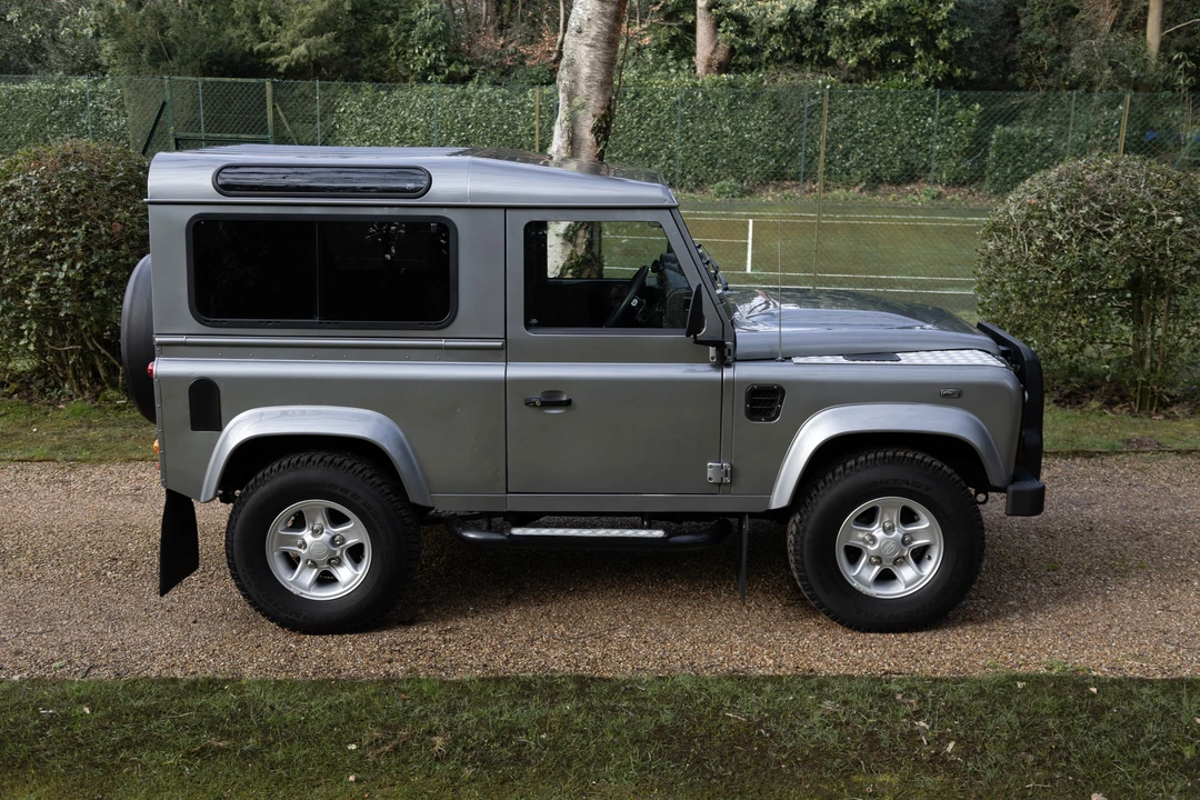 2013 Land Rover Defender 90 - Image 15 of 31