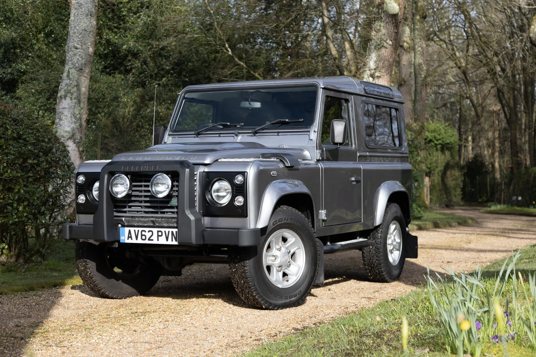 2013 Land Rover Defender 90 - Image 11 of 31