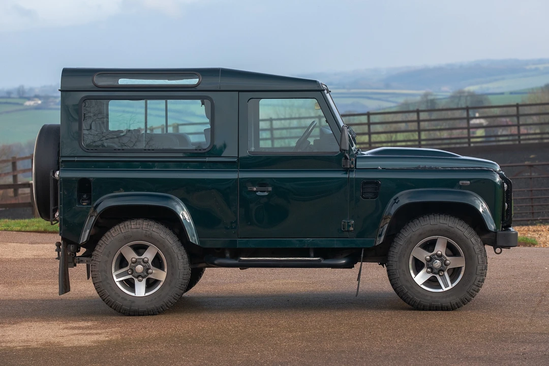 2012 Land Rover Defender 90 - Image 4 of 31