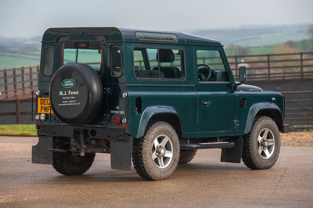 2012 Land Rover Defender 90 - Image 5 of 31