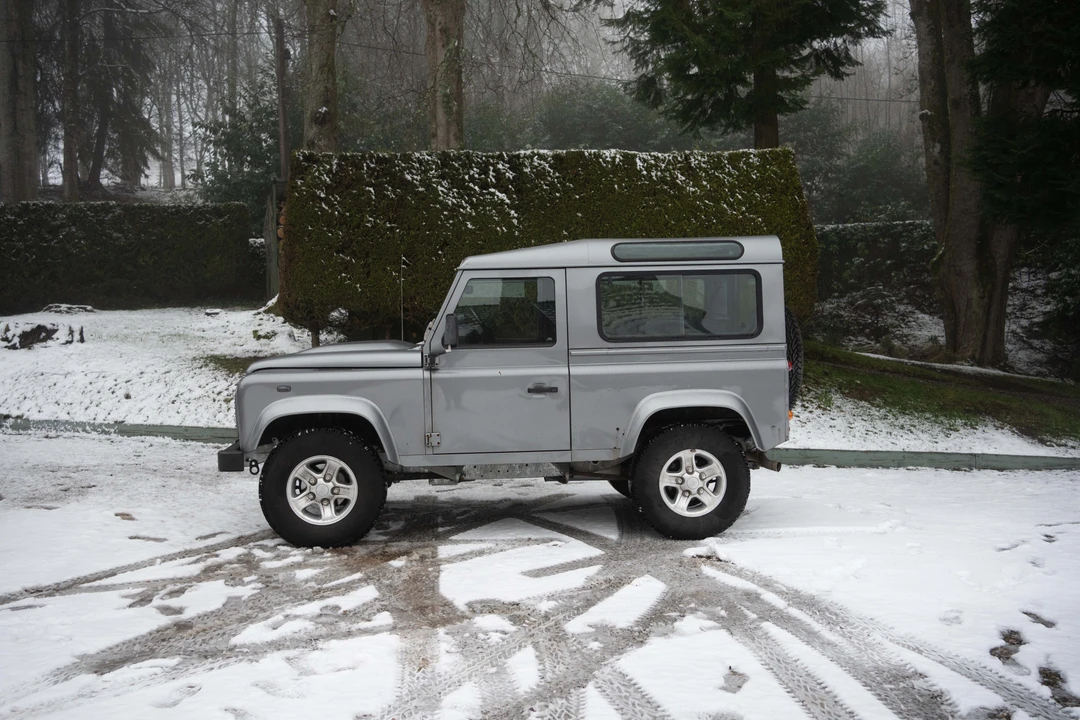 2012 Land Rover Defender 90 - Image 8 of 31