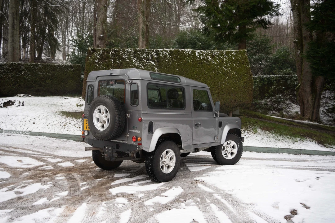2012 Land Rover Defender 90 - Image 5 of 31