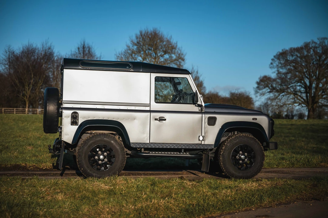 2012 Land Rover Defender 90 - Image 5 of 31