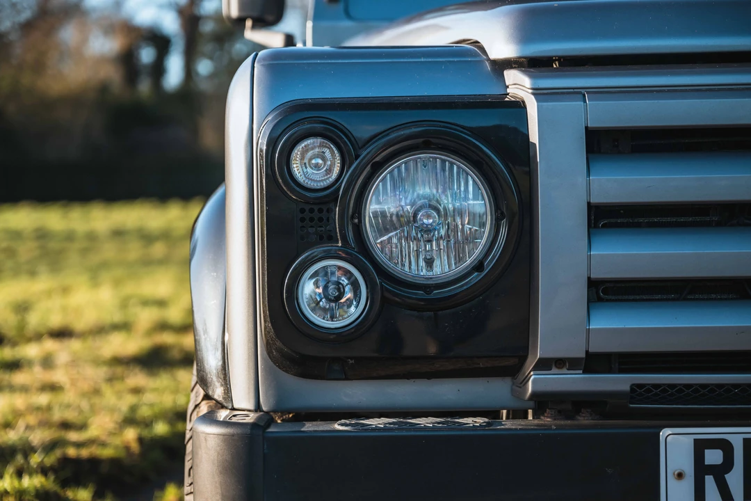 2012 Land Rover Defender 90 - Image 11 of 31