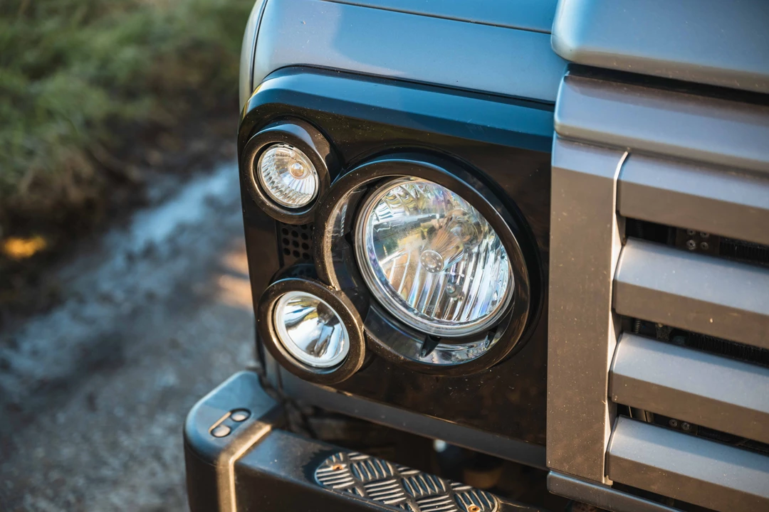 2012 Land Rover Defender 90 - Image 14 of 31