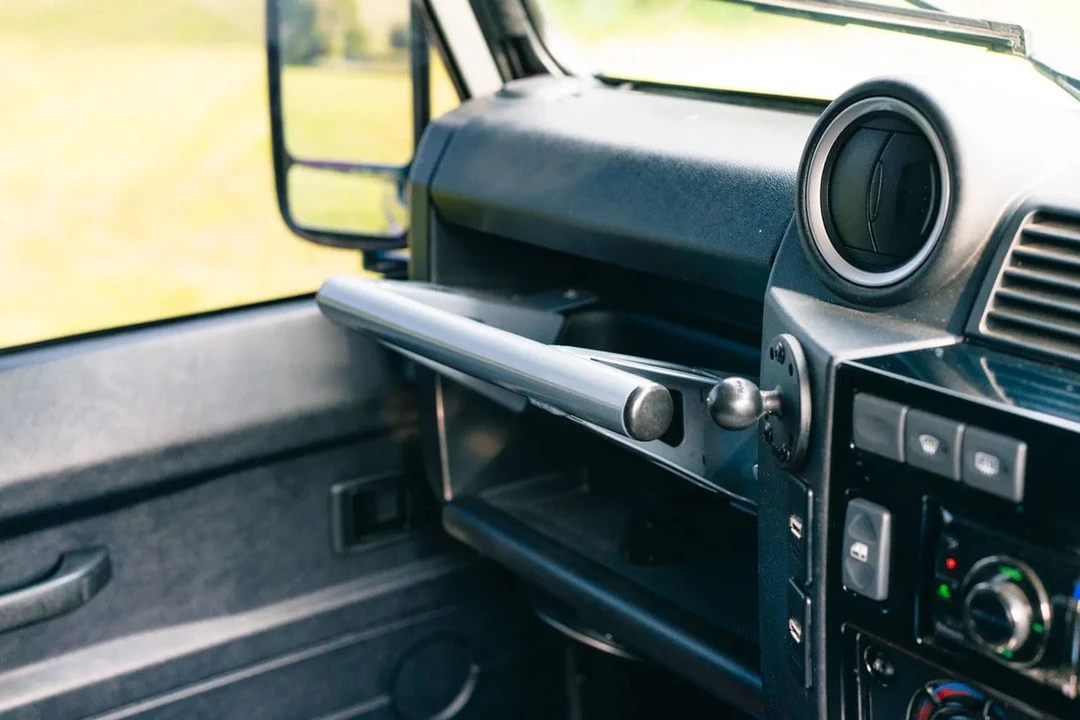 2012 Land Rover Defender 90 - Image 27 of 30