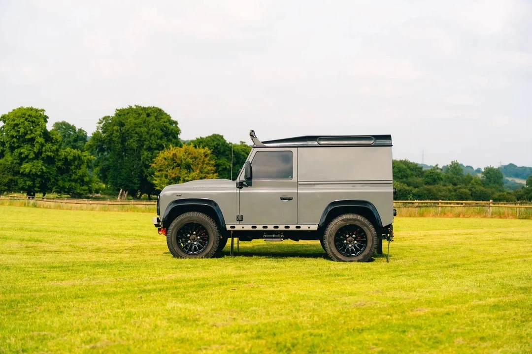 2012 Land Rover Defender 90 - Image 6 of 30