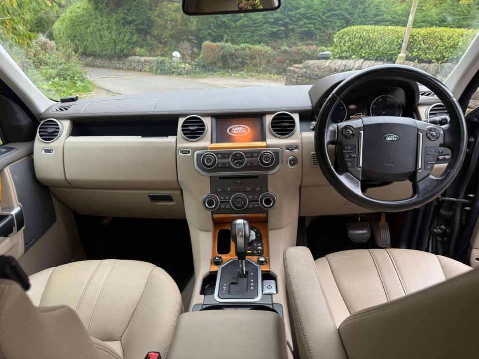 2012 Land Rover Discovery 4th Gen - Image 25 of 30