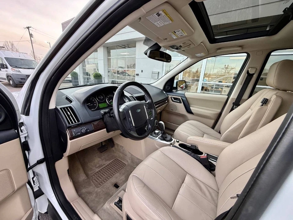 2012 Land Rover Freelander - Image 10 of 21
