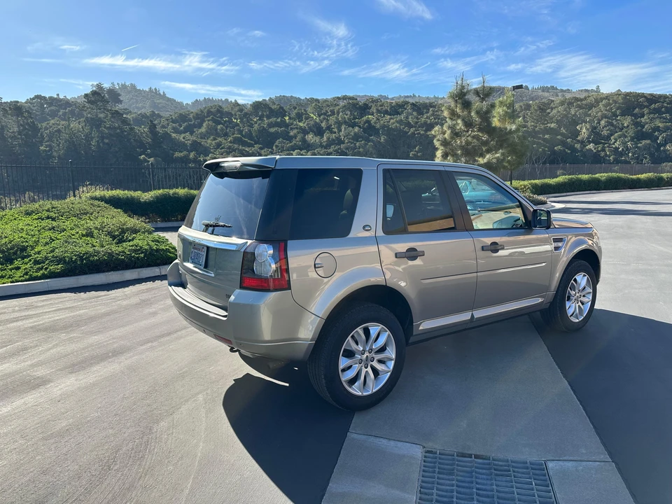 2012 Land Rover Freelander - Image 10 of 31