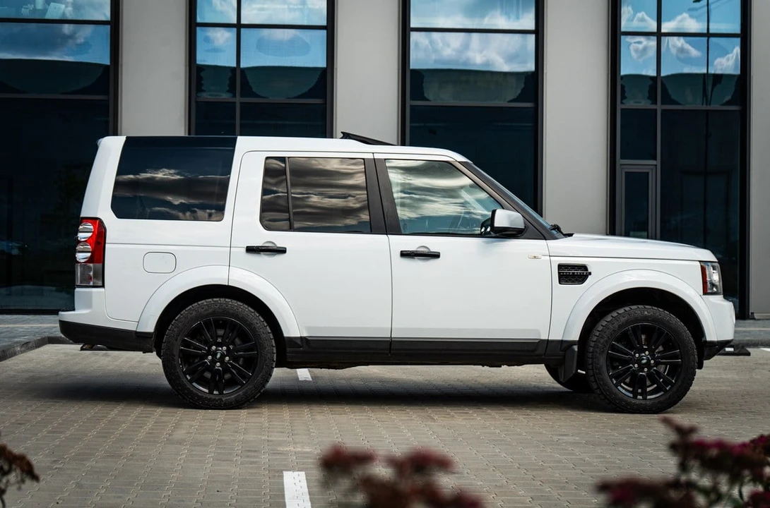 2012 Land Rover Discovery 4th Gen - Image 8 of 30