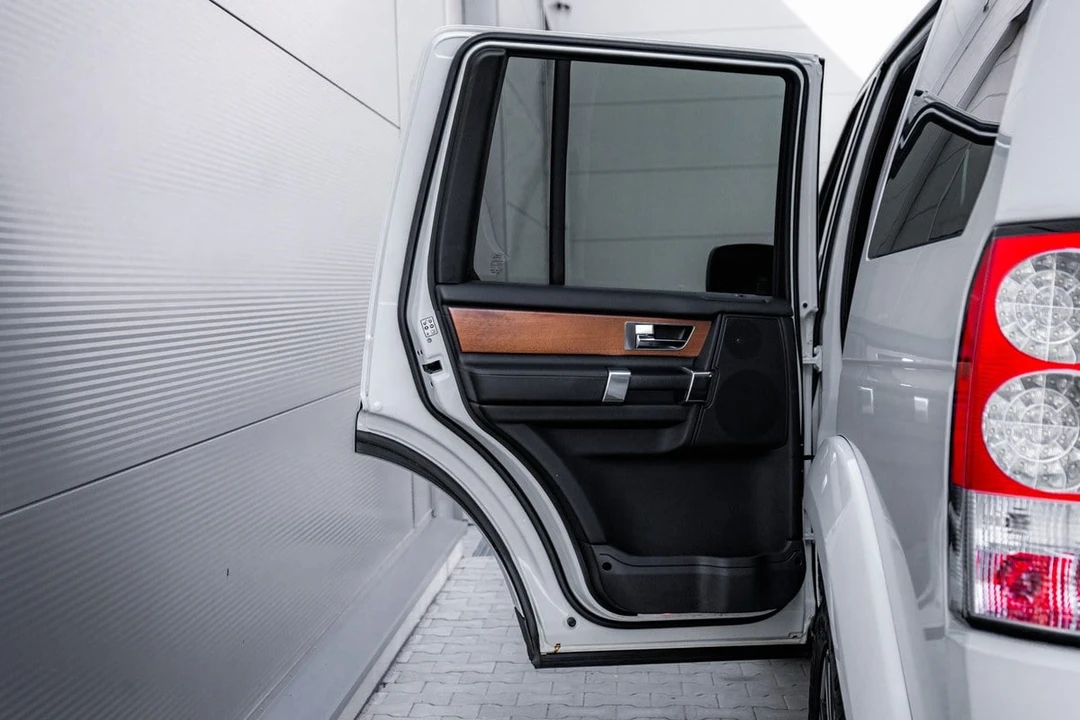 2012 Land Rover Discovery 4th Gen - Image 16 of 30