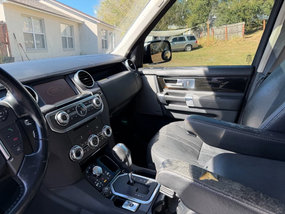 2012 Land Rover Discovery 4th Gen - Image 10 of 16