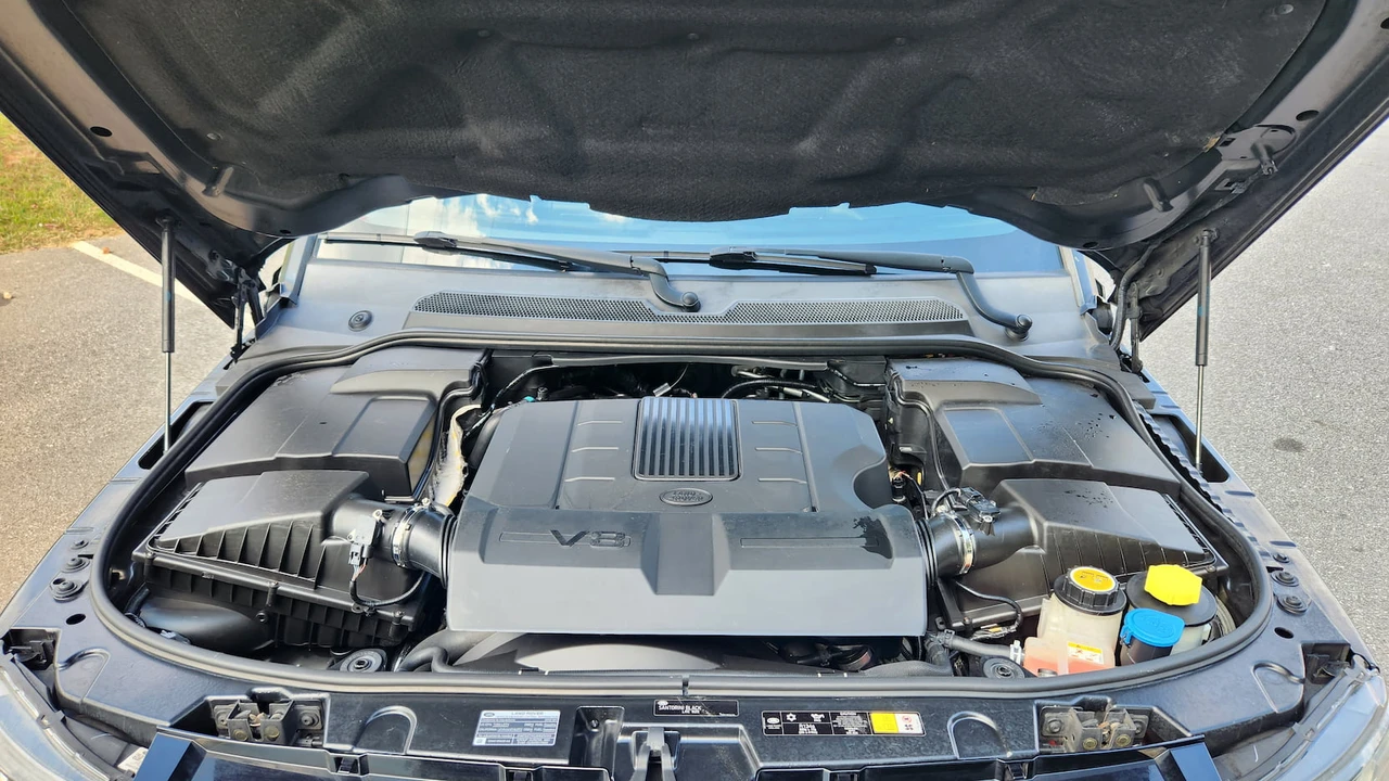 2012 Land Rover Discovery 4th Gen - Image 7 of 16