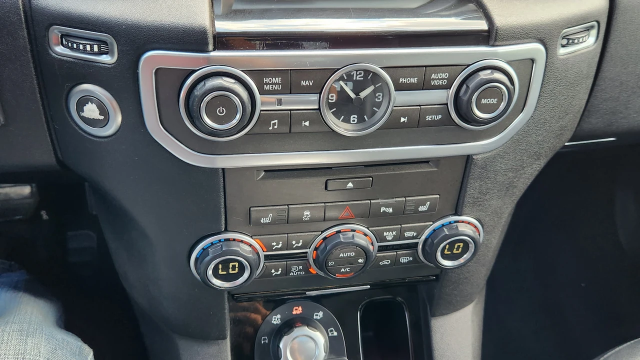 2012 Land Rover Discovery 4th Gen - Image 8 of 16