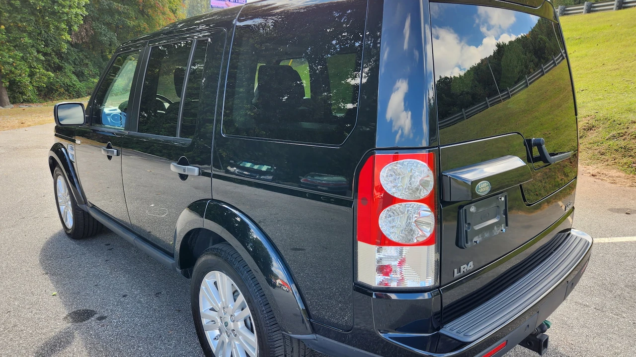 2012 Land Rover Discovery 4th Gen - Image 11 of 16