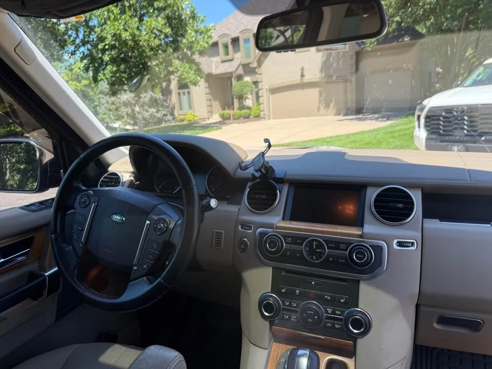 2012 Land Rover Discovery 4th Gen - Image 17 of 19