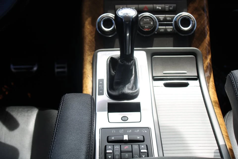 2012 Land Rover Range Rover L322 - Image 16 of 20