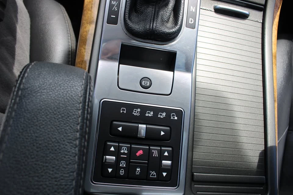 2012 Land Rover Range Rover L322 - Image 17 of 20