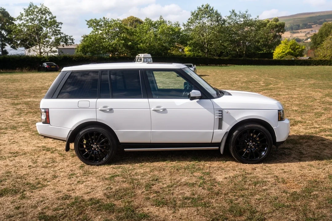 2012 Land Rover Range Rover L322 - Image 10 of 31