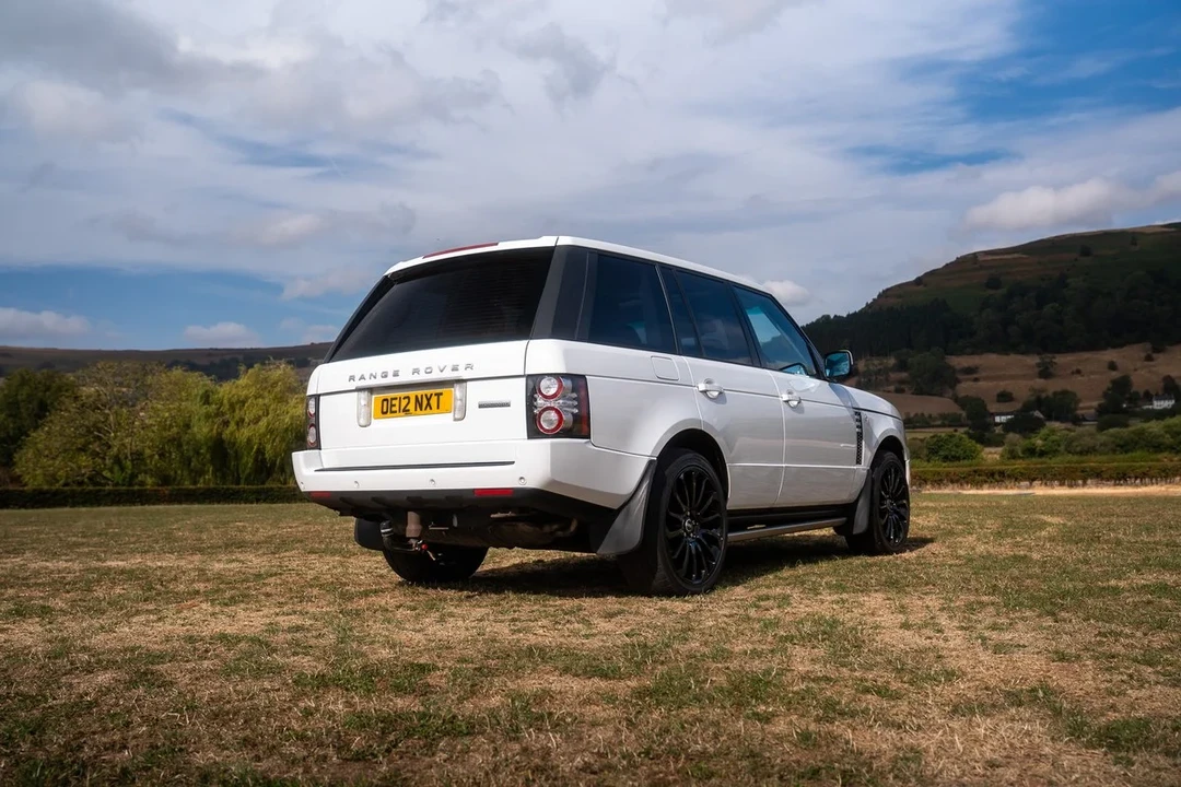 2012 Land Rover Range Rover L322 - Image 14 of 31