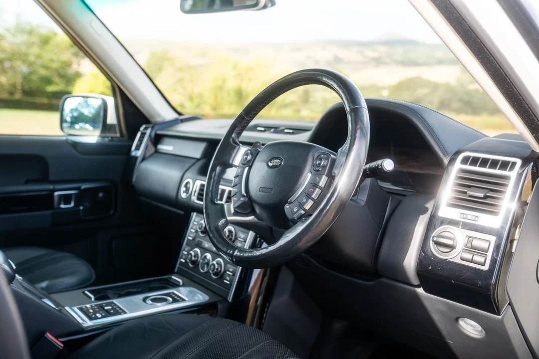 2012 Land Rover Range Rover L322 - Image 28 of 31