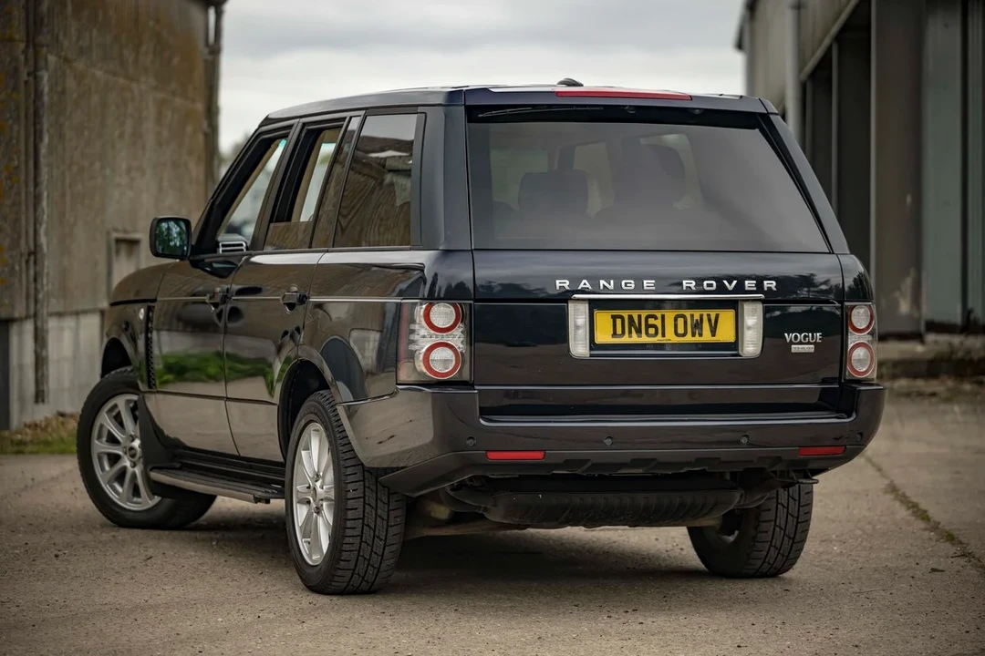 2012 Land Rover Range Rover L322 - Image 17 of 30