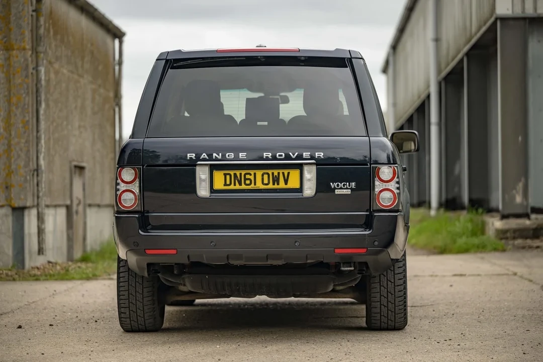 2012 Land Rover Range Rover L322 - Image 19 of 30