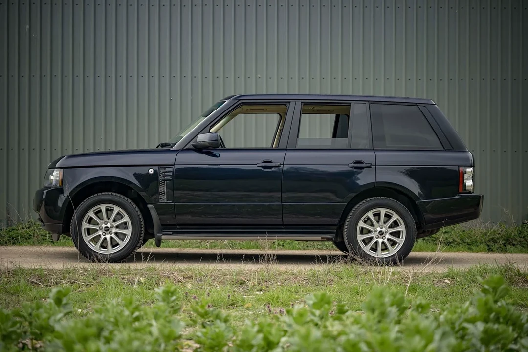 2012 Land Rover Range Rover L322 - Image 16 of 30