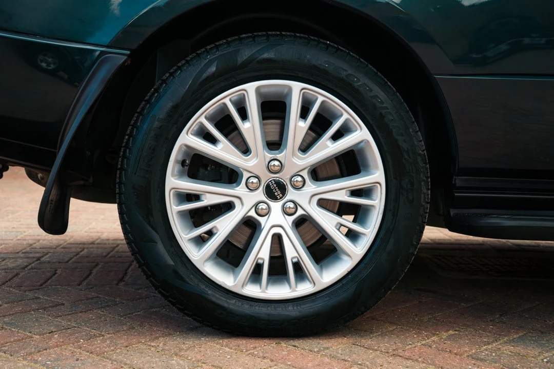 2012 Land Rover Range Rover L322 - Image 13 of 30