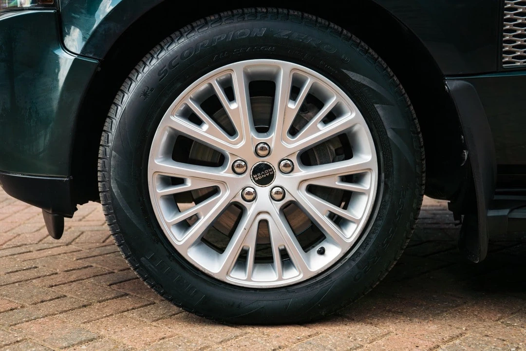 2012 Land Rover Range Rover L322 - Image 11 of 30