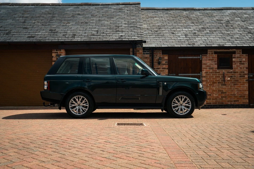 2012 Land Rover Range Rover L322 - Image 8 of 30