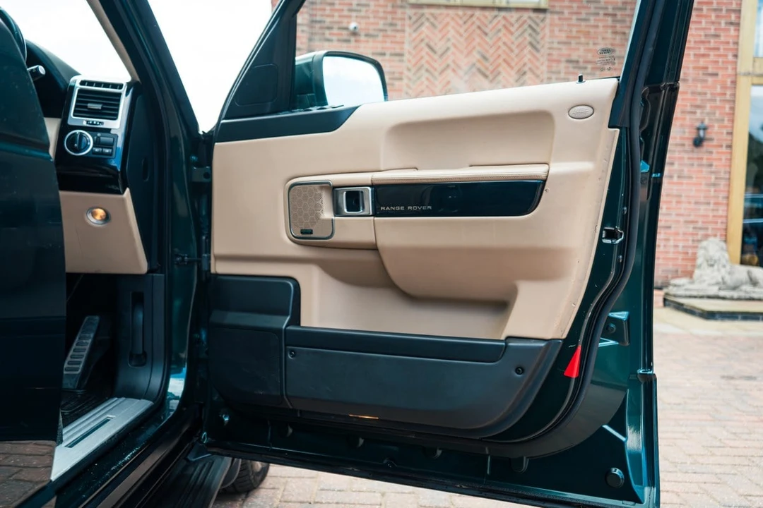 2012 Land Rover Range Rover L322 - Image 15 of 30