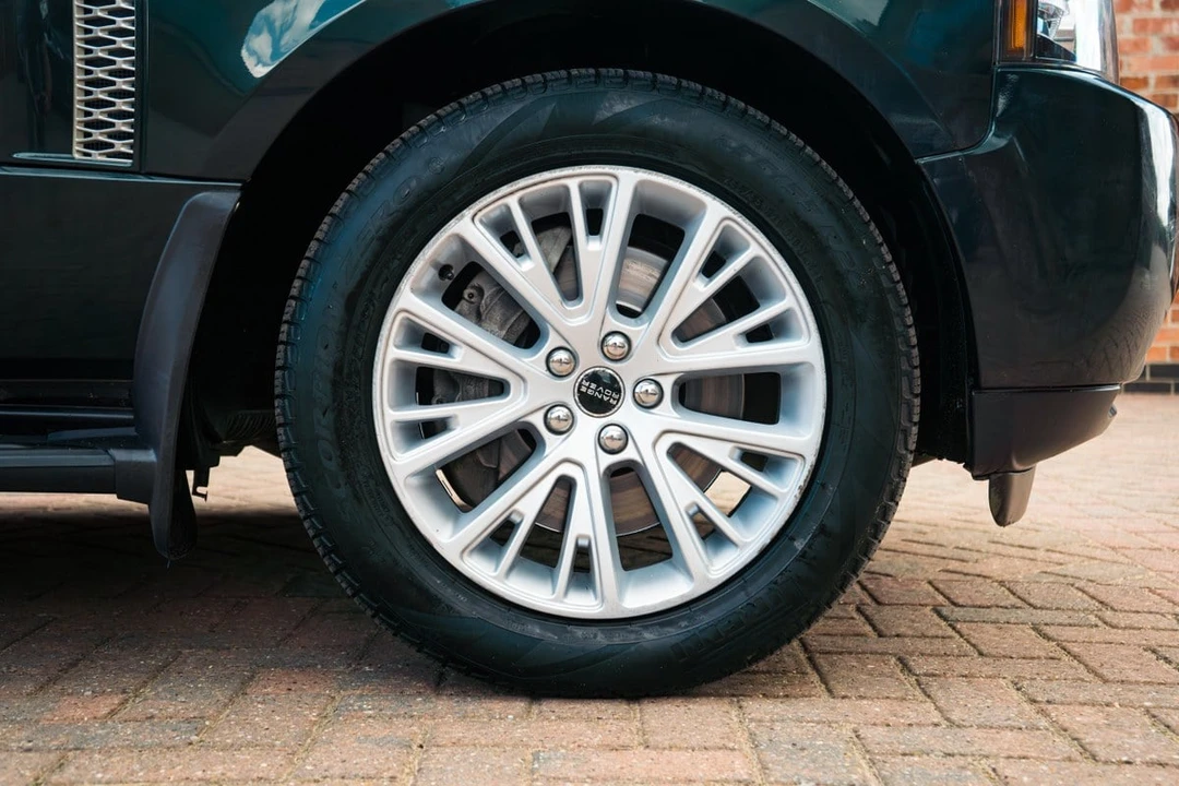 2012 Land Rover Range Rover L322 - Image 14 of 30