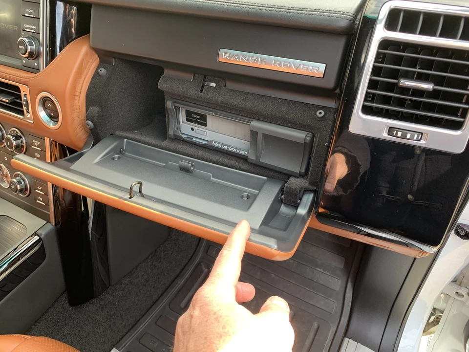 2012 Land Rover Range Rover L322 - Image 10 of 31