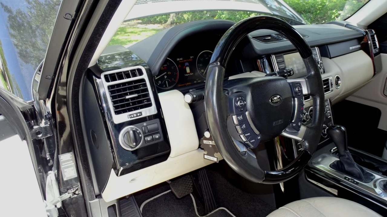 2012 Land Rover Range Rover L322 - Image 18 of 25