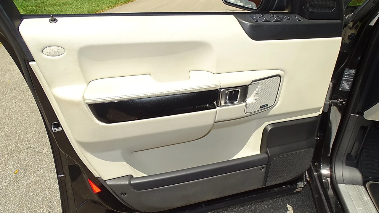 2012 Land Rover Range Rover L322 - Image 19 of 25