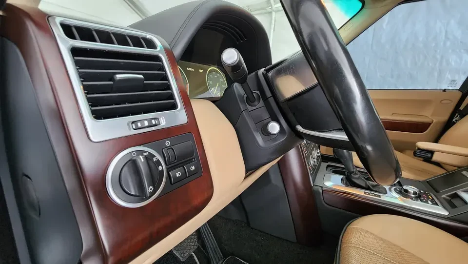 2012 Land Rover Range Rover L322 - Image 11 of 20