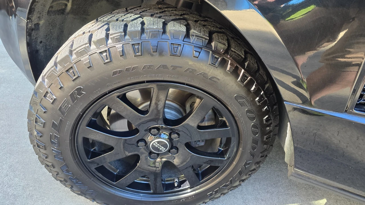 2012 Land Rover Range Rover L322 - Image 7 of 24