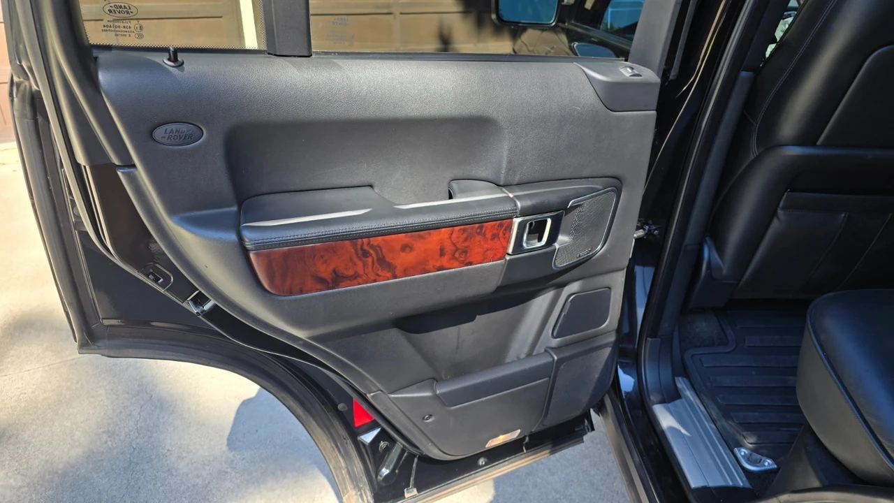 2012 Land Rover Range Rover L322 - Image 17 of 24