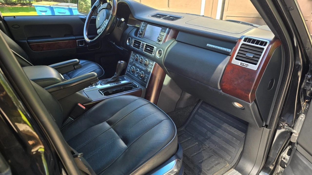 2012 Land Rover Range Rover L322 - Image 11 of 24