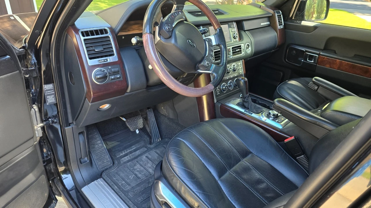 2012 Land Rover Range Rover L322 - Image 19 of 24