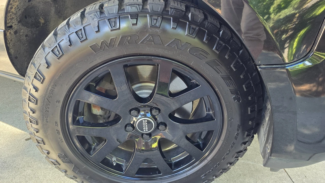 2012 Land Rover Range Rover L322 - Image 8 of 24