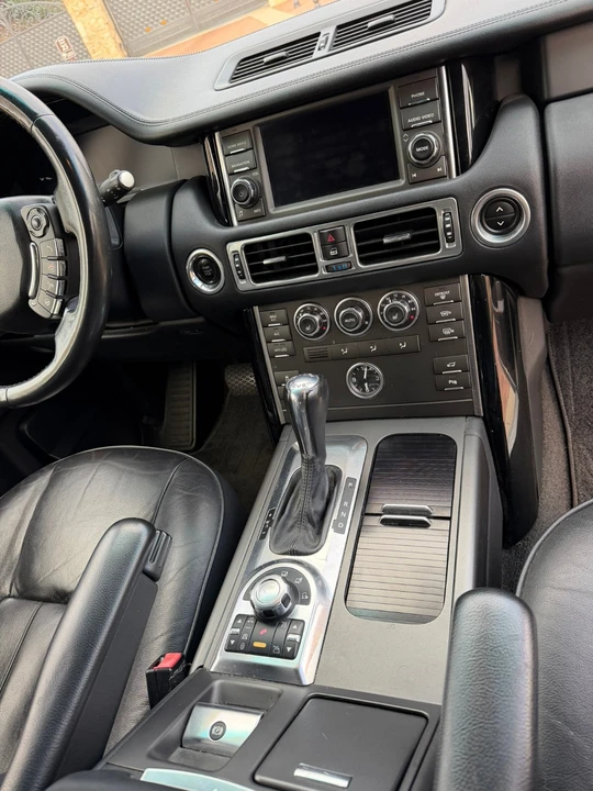 2012 Land Rover Range Rover L322 - Image 19 of 30