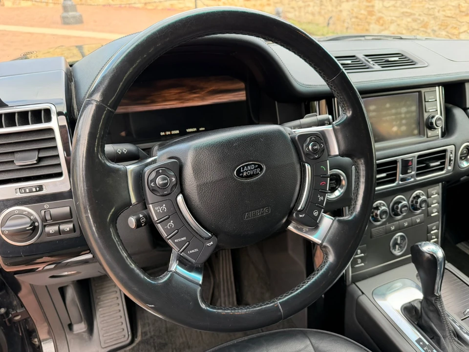 2012 Land Rover Range Rover L322 - Image 12 of 30