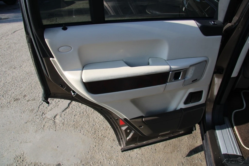 2012 Land Rover Range Rover L322 - Image 17 of 21