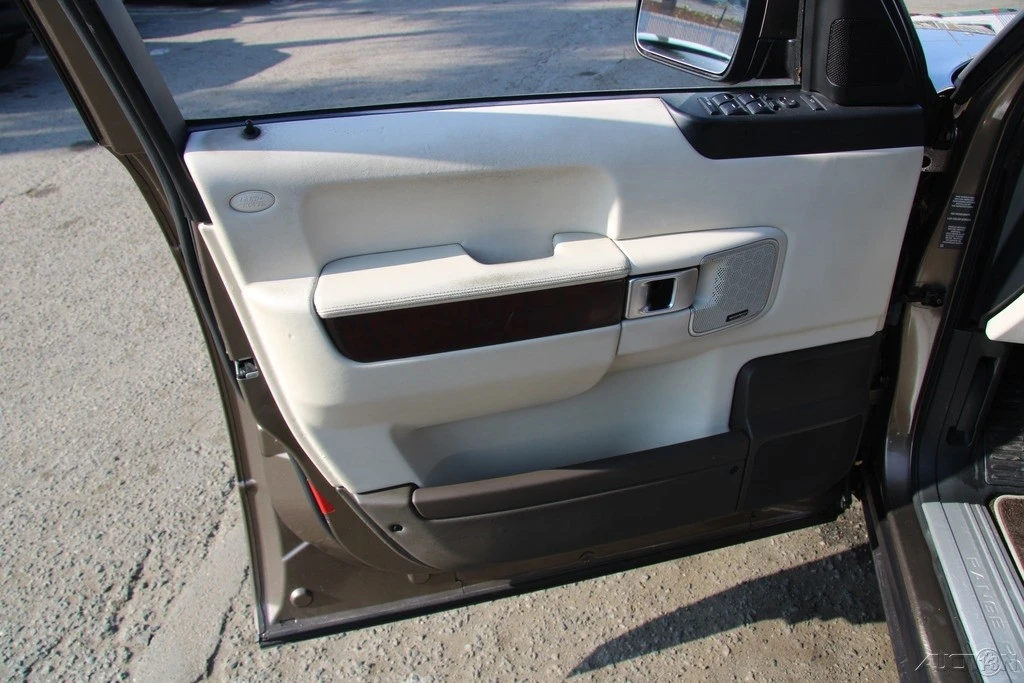 2012 Land Rover Range Rover L322 - Image 11 of 21