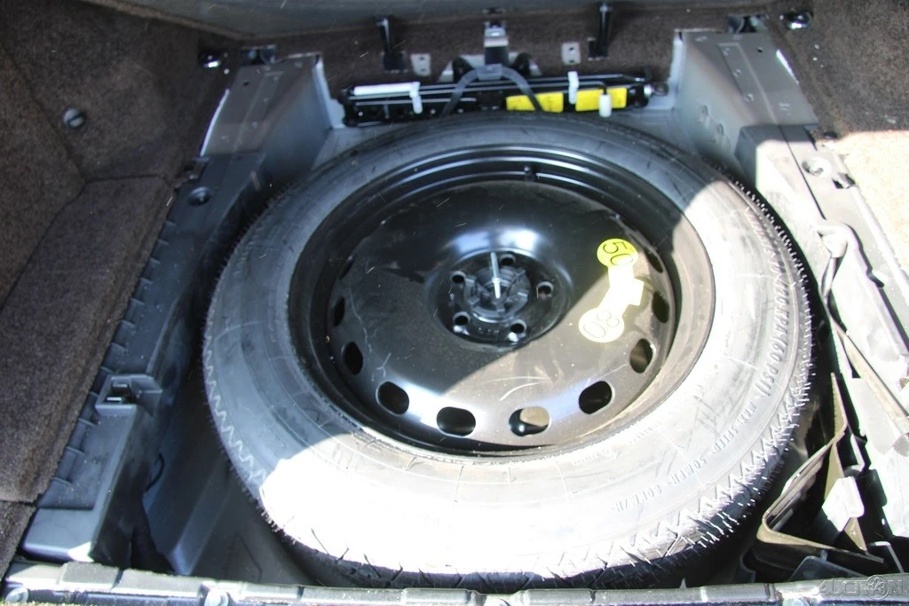 2012 Land Rover Range Rover L322 - Image 19 of 21