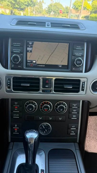 2012 Land Rover Range Rover L322 - Image 11 of 14
